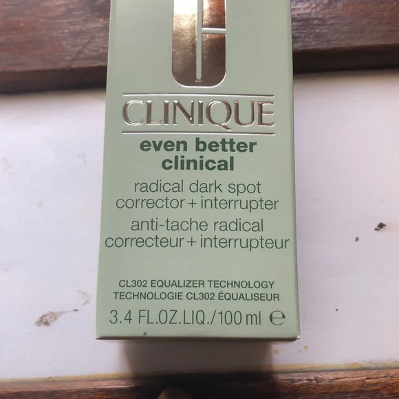 New Clinique Even Better Clinical Radical Dark Spot Corrector+Interruptor - Picture 6 of 7